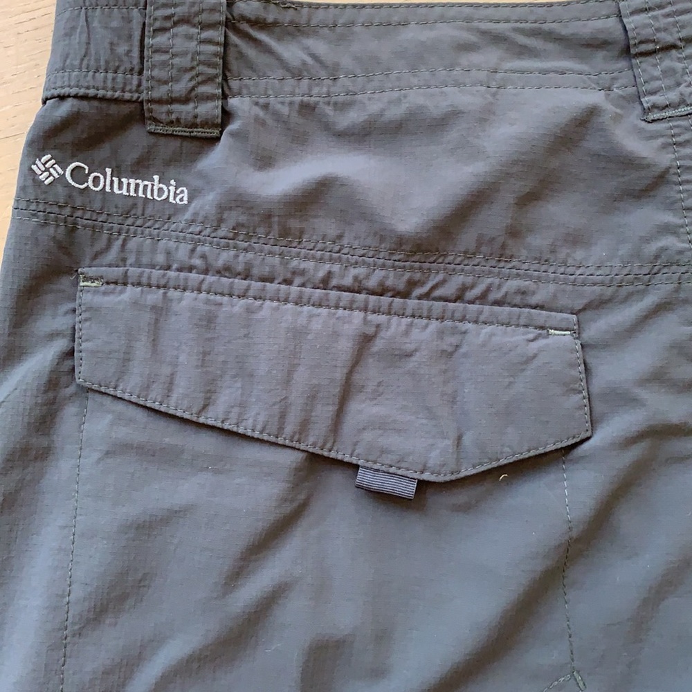 COLUMBIA OMNI-SHADE CARGO SHORTS..LIKE NEW MINT!! - Picture 7 of 12